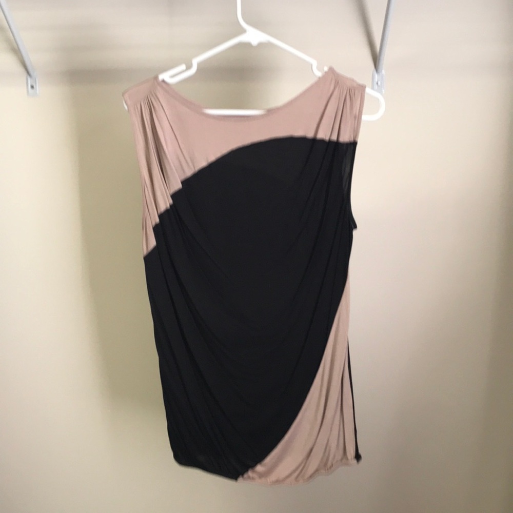 Black and tan sleeveless shirt